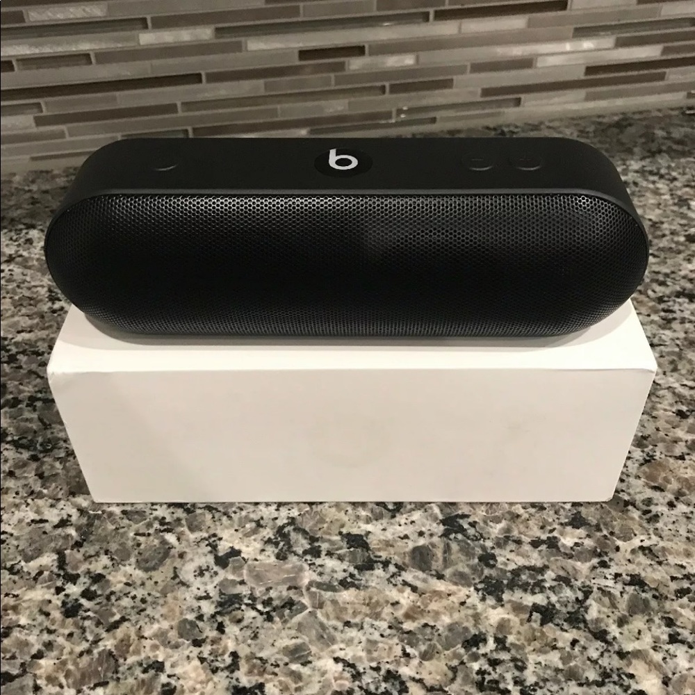 Beats pill+
